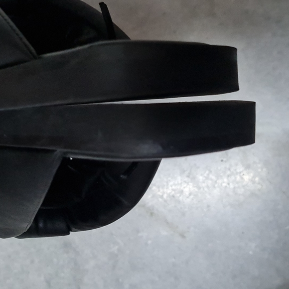 Imitation leather padded slides. - Picture 4 of 10